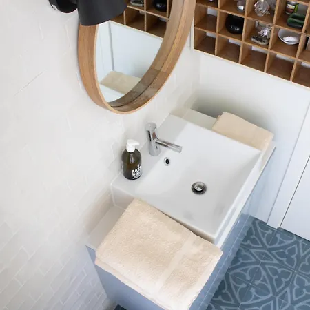 Avec Salle De Bain Privee Et Balcon Vegetal A Lisbonne Amoreiras Bed & Breakfast *