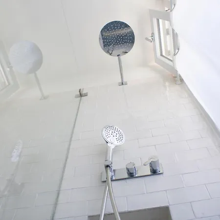 Bed & Breakfast Avec Salle De Bain Privee Et Balcon Vegetal A Lisbonne Amoreiras