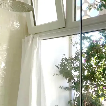 Avec Salle De Bain Privee Et Balcon Vegetal A Lisbonne Amoreiras