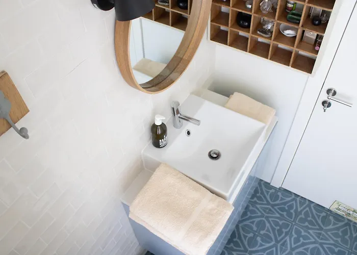 Votre Avec Salle De Bain Privee Et Balcon Vegetal A Lisbonne Amoreiras - Your With Private Bathroom And Balcony In Amoreiras Frühstückspension 3*