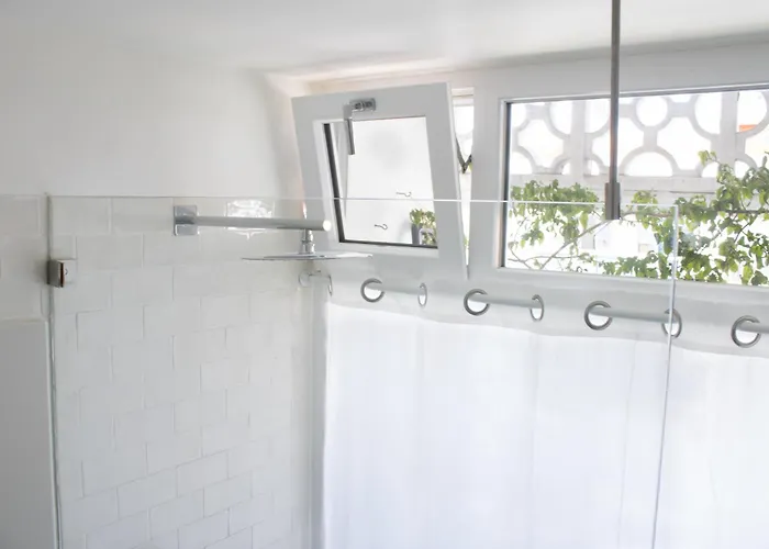 Votre Avec Salle De Bain Privee Et Balcon Vegetal A Lisbonne Amoreiras - Your With Private Bathroom And Balcony In Amoreiras Frühstückspension Lissabon