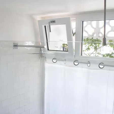 Votre Avec Salle De Bain Privee Et Balcon Vegetal A Lisbonne Amoreiras - Your With Private Bathroom And Balcony In Amoreiras Bed & Breakfast Lisboa